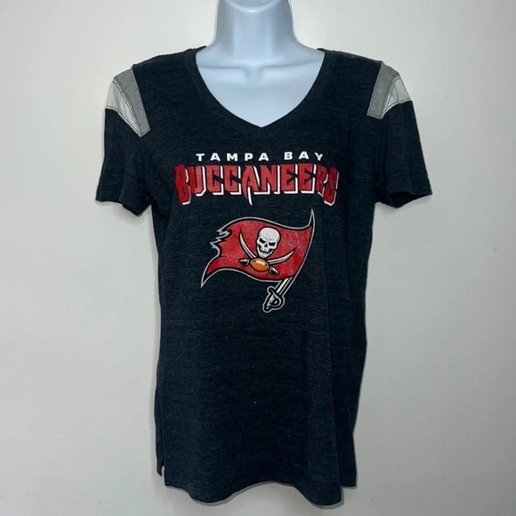 Small Tampa Bay Buccaneers Tee Shirt - Picture 1 of 7